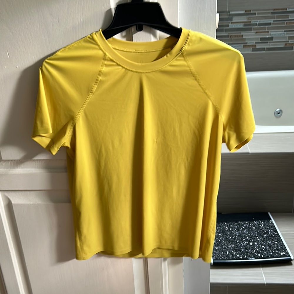 lululemon tshirt
